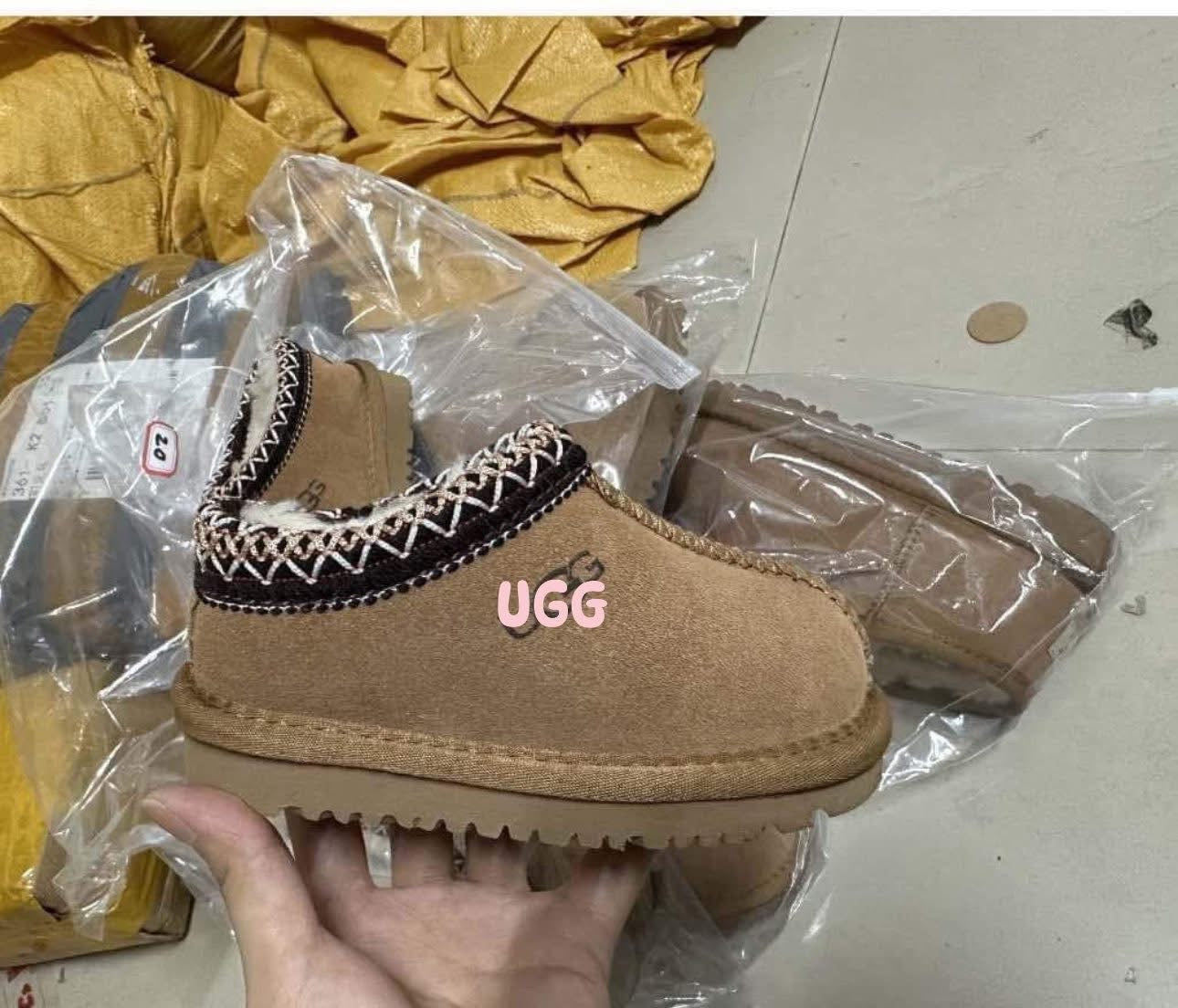 Preorder fuzzy kid shoe chestnut
