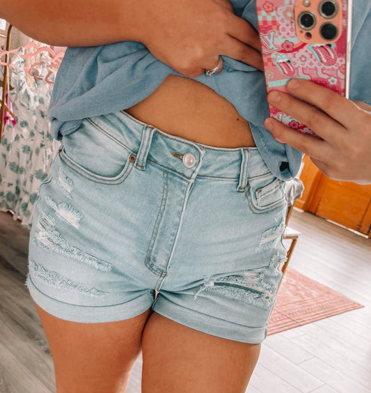RTS SUPER STRETCH DISTRESSED SHORTS LIGHT WASH